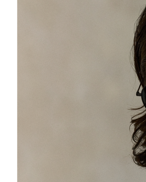 This Polo shirt is crafted from stretch jersey, which is both lightweight and breathable. Its moisture-wicking properties help keep you cool and comfortable all day long.