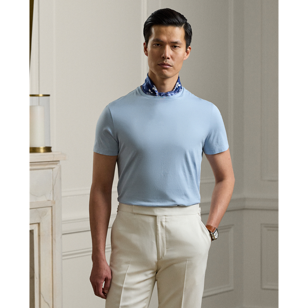 Elevating the classic crewneck silhouette, this sophisticated T-shirt is meticulously crafted with sumptuous cotton lisle, offering unparalleled comfort. The attention to detail is exemplified through signature Purple Label touches, such as grosgrain trim at the interior in our namesake hue and elegant " Ralph Lauren Lauren" embroidery.