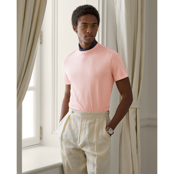 Elevating the classic crewneck silhouette, this sophisticated T-shirt is meticulously crafted with sumptuous cotton lisle, offering unparalleled comfort. The attention to detail is exemplified through signature Purple Label touches, such as grosgrain trim at the interior in our namesake hue and elegant " Ralph Lauren Lauren" embroidery.