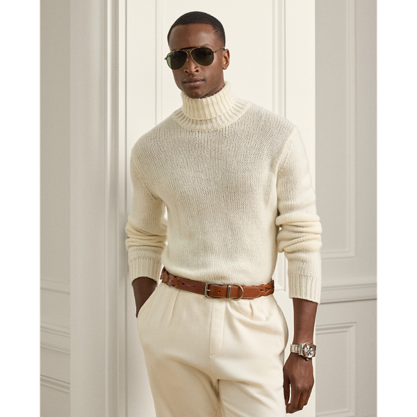 Expertly crafted in Italy, this chunky-knit jumper combines a jersey-stitch technique with soft, lofty cashmere.