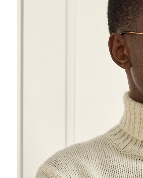 Expertly crafted in Italy, this chunky-knit jumper combines a jersey-stitch technique with soft, lofty cashmere.
