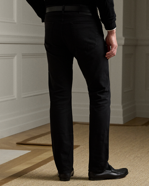 Meticulously tailored using stretch cotton twill from Italy, these five-pocket trousers exemplify Purple Label's commitment to exceptional craftsmanship. A signature leather patch on the back adds a refined finishing touch characteristic of Purple Label.