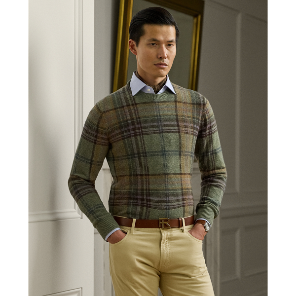 This jumper's beautiful plaid pattern draws inspiration from a woven haberdashery textile used in the Purple Label line. The classic motif is reinterpreted with an intarsia-knit technique and thick-gauge cashmere-wool yarns.