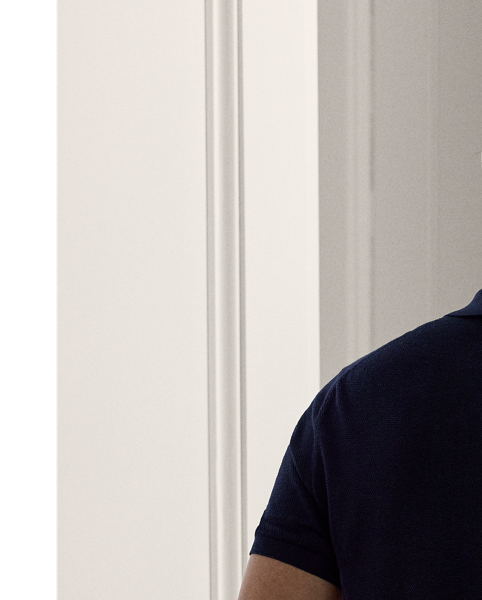 Expertly crafted in Italy, this short-sleeve jumper achieves its luxurious texture with a tuck-stitch technique and fine-gauge yarn spun with silk and cotton.