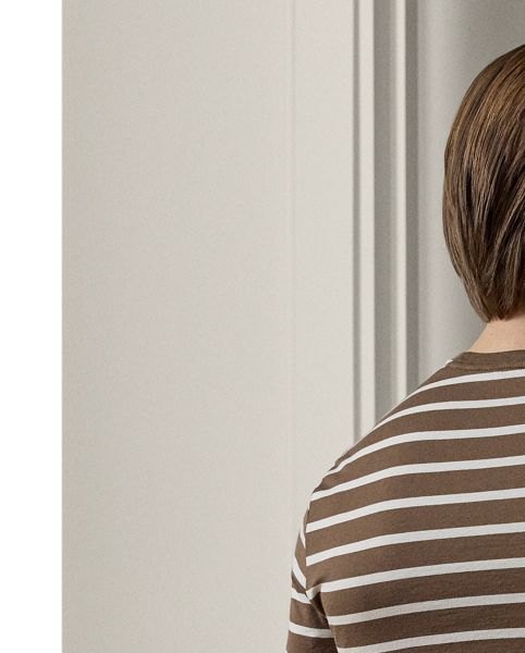 In luxuriously soft cotton lisle, this crewneck T-shirt is rendered in both a custom-developed striped pattern and colour palette.