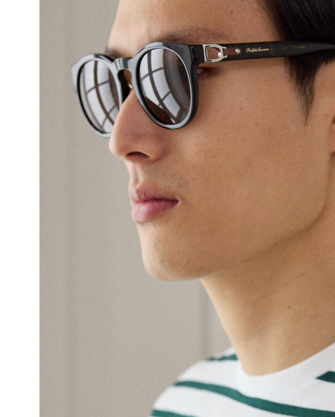 In luxuriously soft cotton lisle, this crewneck T-shirt is rendered in both a custom-developed striped pattern and colour palette.