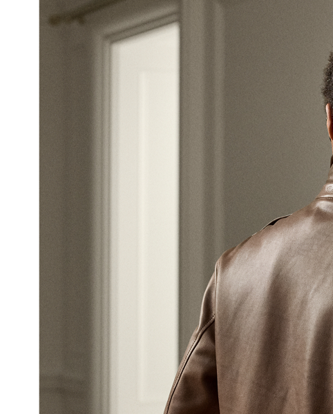 To create this jacket,  Ralph Lauren Lauren reinterprets a flight-inspired silhouette with expert Italian crafting and full-grain leather. Its interior is lined at the body with haberdashery-quality wool flannel.