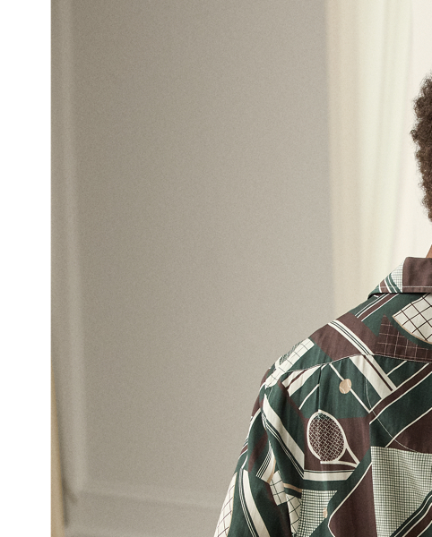 Artfully composed of tennis courts and equipment, this shirt's abstract motif was custom-developed specifically for Purple Label. It is expertly crafted in Italy using a lightweight fabric that offers a soft drape and exceptional colour brilliance. Genuine mother-of-pearl buttons showcase Purple Label's dedication to elevated details.