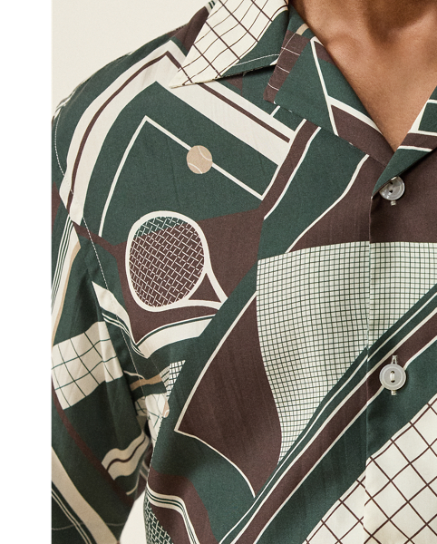 Artfully composed of tennis courts and equipment, this shirt's abstract motif was custom-developed specifically for Purple Label. It is expertly crafted in Italy using a lightweight fabric that offers a soft drape and exceptional colour brilliance. Genuine mother-of-pearl buttons showcase Purple Label's dedication to elevated details.