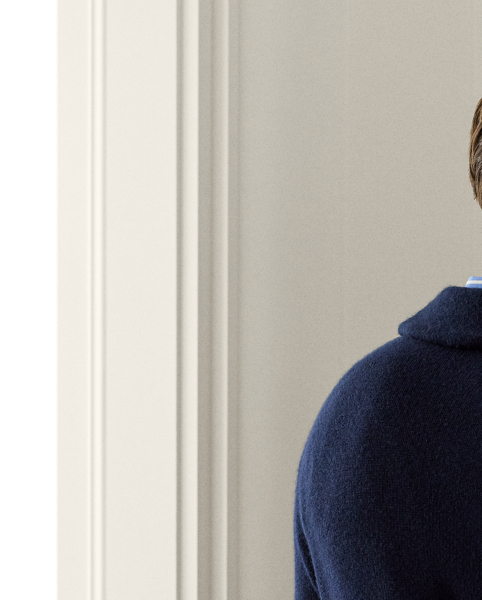 To create this Italian-made layer,  Ralph Lauren Lauren reinterprets the silhouette of a Purple Label shawl tuxedo with thick-gauge cashmere yarn. Custom-developed metal buttons give it a bespoke finish.