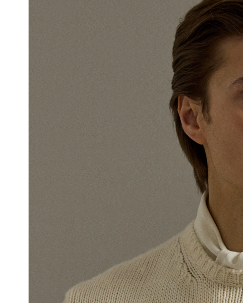 This chunky-knit jumper combines expert Italian crafting with a luxurious blend of cashmere, tussah silk and linen.