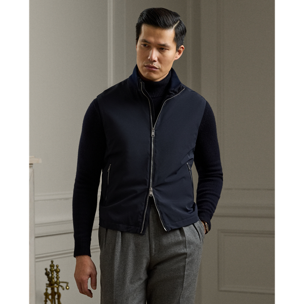 This waistcoat is crafted in Italy with a lightweight stretch fabric that offers a greater ease of movement and comfort. At the interior, it is lined with luxurious jersey that is made with cotton, cashmere and silk.