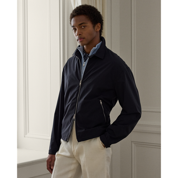 Skillfully crafted in Italy, this jacket harmonises utilitarian style with modern comfort through its lightweight stretch fabric and flight-inspired silhouette. The exquisite interior elevates the wearing experience with its sumptuous jersey lining-a luxurious blend of fine cotton, cashmere and silk.