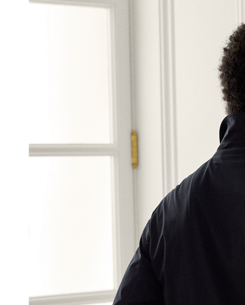 Skillfully crafted in Italy, this jacket harmonises utilitarian style with modern comfort through its lightweight stretch fabric and flight-inspired silhouette. The exquisite interior elevates the wearing experience with its sumptuous jersey lining-a luxurious blend of fine cotton, cashmere and silk.