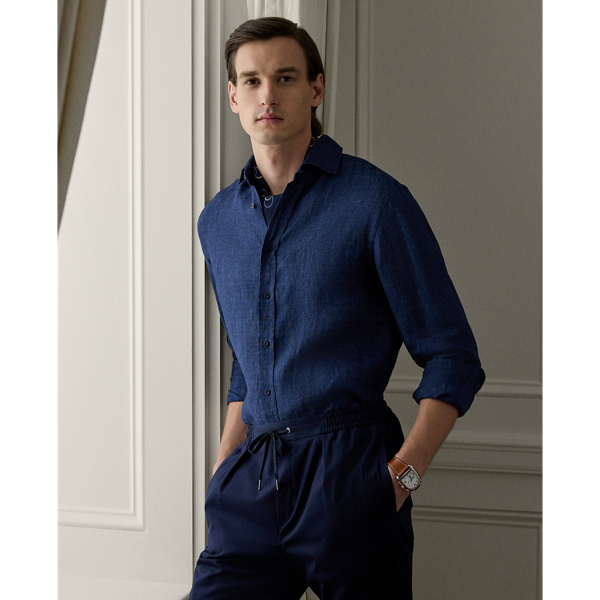 Exquisitely rendered in Italian délavé linen, this lightweight shirt reflects Purple Label's commitment to superior craftsmanship and refined style. The exceptional fabric, which is prized for its remarkable softness and breathability, is meticulously tailored to create a garment that effortlessly combines comfort with an understated elegance.