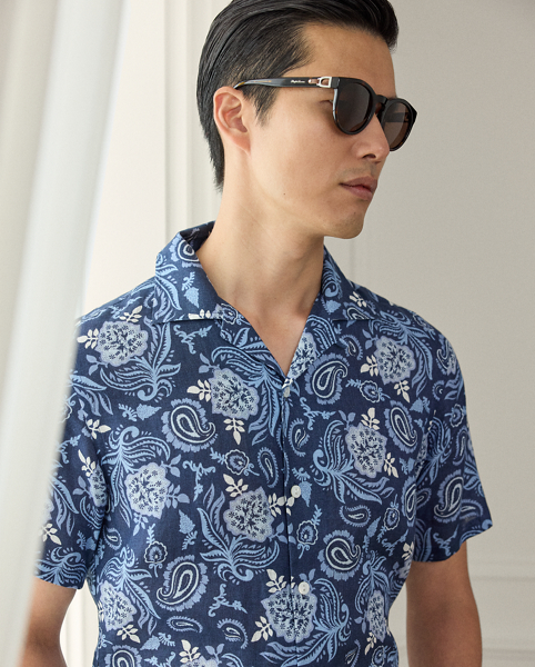 This lightweight shirt is expertly crafted in Italy and detailed with genuine mother-of-pearl buttons. Its custom-developed cloth is printed with a paisley motif, which draws inspiration from Indian choppa silk.