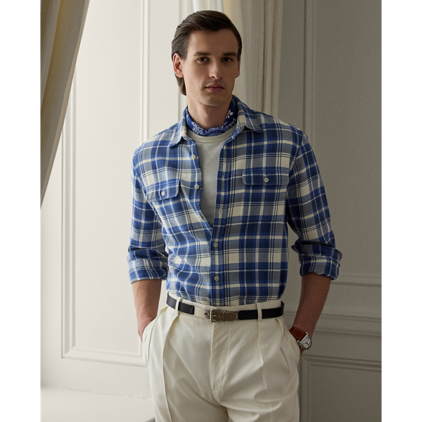 Expertly crafted from Italian cotton twill, this plaid shirt artfully balances utilitarian inspiration with modern refinement. The meticulously tailored silhouette honours functional heritage style, while exceptional fabric quality and bespoke corozo buttons elevate it to a new level.