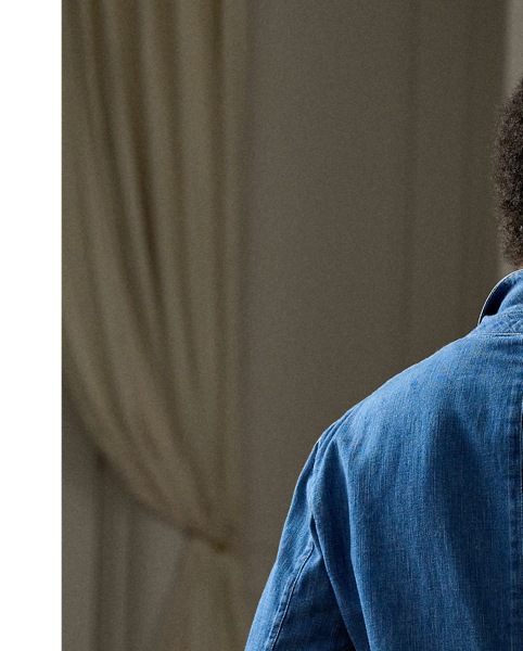 This version of Purple Label's most lightweight blazer model is crafted in Italy from indigo-dyed Japanese denim. Its cotton-and-linen fabric is washed to achieve the season's beautiful blue shade.