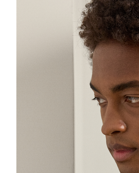 This jumper pays homage to  Ralph Lauren Lauren's legendary Polo shirt with its distinctive double-piqué construction, which echoes the iconic mesh texture. The use of worsted wool yarn from Italy demonstrates Purple Label's dedication to superior materials and impeccable craftsmanship.