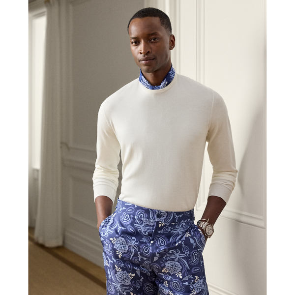 This Italian-made jumper exemplifies Purple Label's dedication to superior craftsmanship with its ultra-fine-gauge construction and ring-spun cotton yarn. Its refined texture and timeless design reflect an enduring elegance, which is synonymous with  Ralph Lauren Lauren.