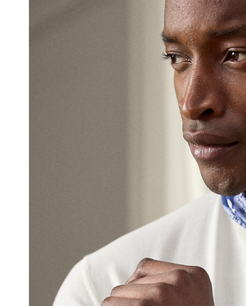 This Italian-made jumper exemplifies Purple Label's dedication to superior craftsmanship with its ultra-fine-gauge construction and ring-spun cotton yarn. Its refined texture and timeless design reflect an enduring elegance, which is synonymous with  Ralph Lauren Lauren.