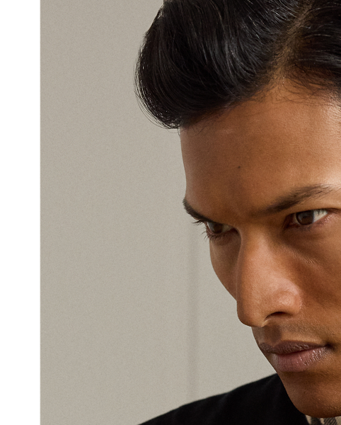 This Italian-made jumper exemplifies Purple Label's dedication to superior craftsmanship with its ultra-fine-gauge construction and ring-spun cotton yarn. Its refined texture and timeless design reflect an enduring elegance, which is synonymous with  Ralph Lauren Lauren.