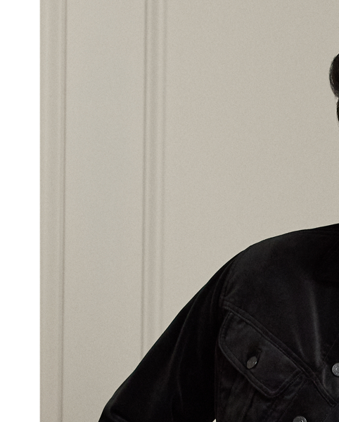 This Italian-made jumper exemplifies Purple Label's dedication to superior craftsmanship with its ultra-fine-gauge construction and ring-spun cotton yarn. Its refined texture and timeless design reflect an enduring elegance, which is synonymous with  Ralph Lauren Lauren.