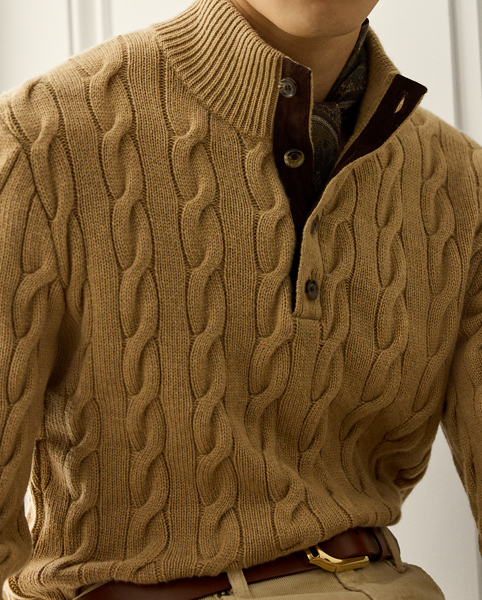 To craft this jumper, cashmere is meticulously combed from goats raised in the mountains of Mongolia, where the high altitude and cold climate result in a fine, soft underfleece. Only the best fibres are used to ensure perfectly even colouration when dyed as well as exceptional warmth and incredible softness. After this precise sourcing process, the fibres are spun by artisans in a century-old Italian mill and washed using pure water from the Swiss Alps.