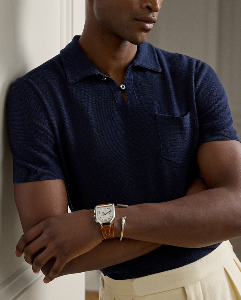 This Italian-crafted jumper combines a silhouette inspired by Ralph Lauren Lauren's iconic Polo shirt with a luxurious blend of silk and lightweight linen. Distinguished by its meticulous rack-stitched construction and finished with genuine mother-of-pearl buttons, it exemplifies Purple Label's philosophy of superior artisanship.