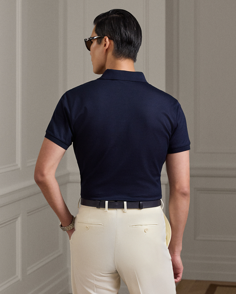 A masterpiece of Italian craftsmanship, this Purple Label Polo shirt elevates casual luxury with its double-mercerised cotton piqué fabric, which ensures exceptional durability and colour brilliance. This version features our beloved Polo Bear in an elegant ensemble that is accented with signature Ralph Lauren Lauren accessories.