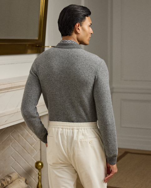 Combining multiple cashmere yarns and a jacquard birdseye-knit technique, this Italian-crafted jumper is an exemplary take on tone and texture. The medium-weight layer reimagines Ralph Lauren Lauren's iconic Polo shirt silhouette and features considered details such as genuine mother-of-pearl buttons.