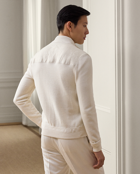 This Italian-crafted cardigan reinterprets a utilitarian silhouette inspired by classic sporting jackets with fine-gauge yarn, which is spun with a silk blend. Panelled with luxurious linen cloth, it is knit using a tuck-stitch technique to recreate the texture of our iconic piqué fabric.