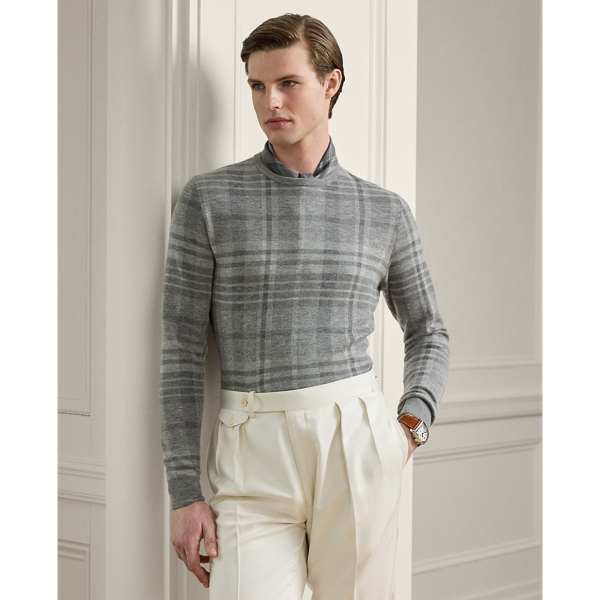 Finely knit in Italy from soft cashmere yarns, this lightweight jumper features a piqué jacquard construction for subtle texture. Its classic plaid pattern draws inspiration from a woven fabric, which is used in the Purple Label collection.