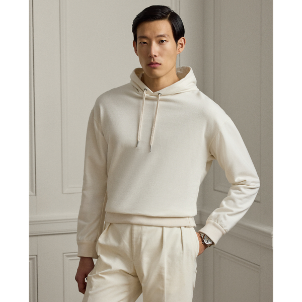 Meticulously crafted in Italy with cotton-and-cashmere fleece, this hoodie exemplifies the superior quality and attention to detail synonymous with Purple Label. The luxurious layer is further enhanced by elevated details, including hand-sewn drawcord tips and intricate " Ralph Lauren Lauren" embroidery.