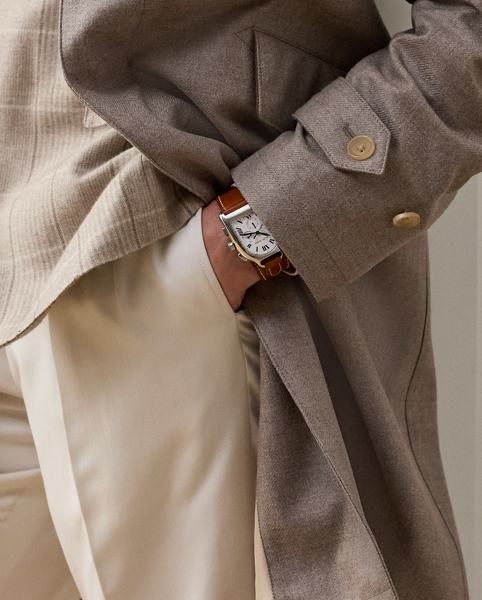 Inspired by Purple Label's classic balmacaan, this walking coat is expertly crafted in Italy with a substantial wool-and-cashmere cloth that features a lightweight, breathable membrane and a water-repellent finish. The distinguished design showcases meticulous attention to detail with supple suede trim, while sumptuous silk lining throughout ensures exceptional comfort.