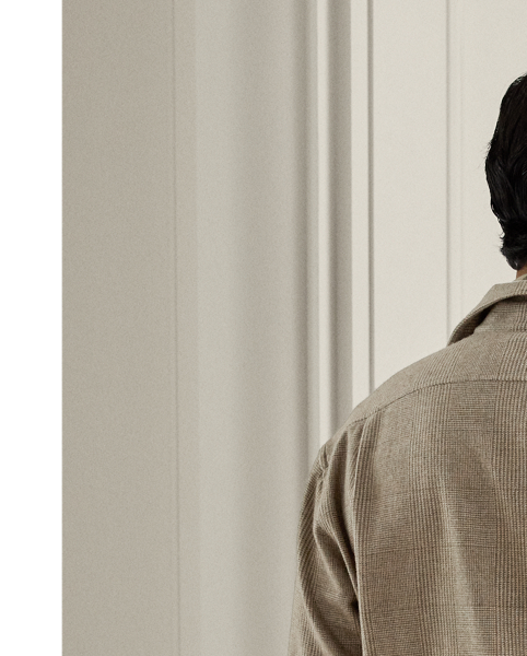 Developed in collaboration with Ireland's legendary Magee 1866 mill – a distinguished  Ralph Lauren Lauren partner for more than five decades – this shirt's fabric showcases a luxurious blend of fine wool, silk and cashmere. Its tonal palette and Glen plaid pattern were specially created to Purple Label's exacting standards of excellence. It features a vintage-inspired silhouette that is realised through impeccable Italian crafting.