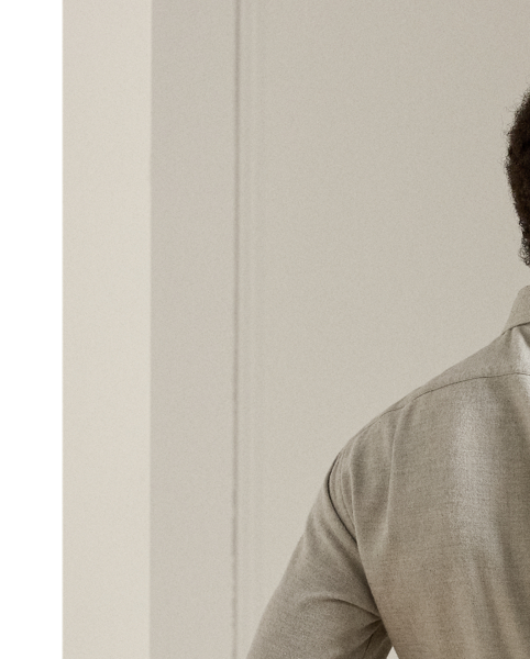 Expertly tailored in Italy, this herringbone shirt demonstrates Purple Label's dedication to superior crafting through its brushed cotton flannel that offers a luxuriously soft texture. Custom mother-of-pearl buttons add a bespoke finishing touch that reflects our meticulous attention to detail.