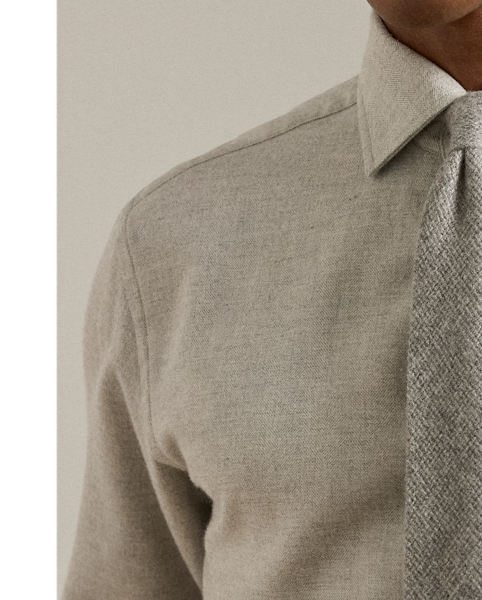 Expertly tailored in Italy, this herringbone shirt demonstrates Purple Label's dedication to superior crafting through its brushed cotton flannel that offers a luxuriously soft texture. Custom mother-of-pearl buttons add a bespoke finishing touch that reflects our meticulous attention to detail.