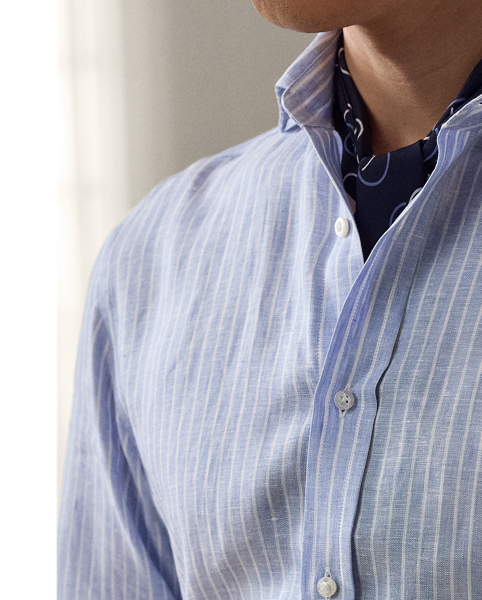 Masterfully tailored in Italy, this pinstripe shirt demonstrates Purple Label's dedication to sartorial excellence through its luxuriously lightweight linen cloth. Its custom-developed pattern as well as genuine mother-of-pearl buttons make this piece an exemplar of sophisticated style.