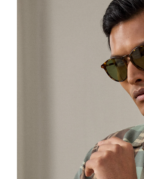 This utilitarian-inspired shirt demonstrates Purple Label's sartorial excellence with a custom-developed cotton fabric from Italy that is defined by a pronounced twill structure. Featuring a plaid pattern rendered in the season's palette, the style undergoes a specialised washing process that imparts remarkable softness while maintaining its distinctive character. Bespoke corozo buttons reflect our dedication to refined details.