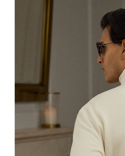 Meticulously crafted in Italy from cotton-and-cashmere fleece, this jacket exemplifies the superior quality and attention to detail that is synonymous with Purple Label. The luxurious layer is further enhanced with signature touches, including bespoke hardware and an embroidered " Ralph Lauren Lauren" logo.