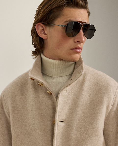 Expertly crafted in Italy, this jacket combines a classic sporting silhouette with luxurious cashmere fleece. Bespoke buttons along with custom-dyed suede and ribbed details reflect Purple Label's meticulous attention to detail.