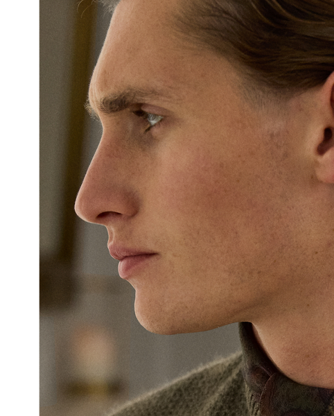 Uniting multiple cashmere yarns and a birdseye-knit technique, this Italian-crafted jumper is an exemplary take on tone and texture.