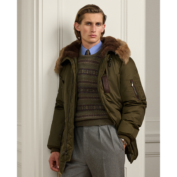 This Italian-made parka exemplifies Purple Label's dedication to superior craftsmanship with its custom-developed hardware, suede trim and vintage-inspired sateen fabric. Considered details such as its premium 750-fill-power down and shearling hood offer impeccable comfort to the medium-weight layer.