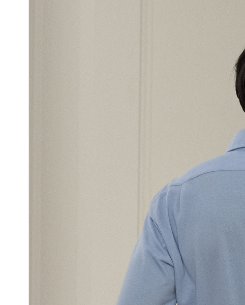 Inspired by two  Ralph Lauren Lauren icons, this piece combines the refined silhouette of Purple Label's signature spread-collar shirt with the comfort and ease of our Polo shirt's cotton piqué fabric.