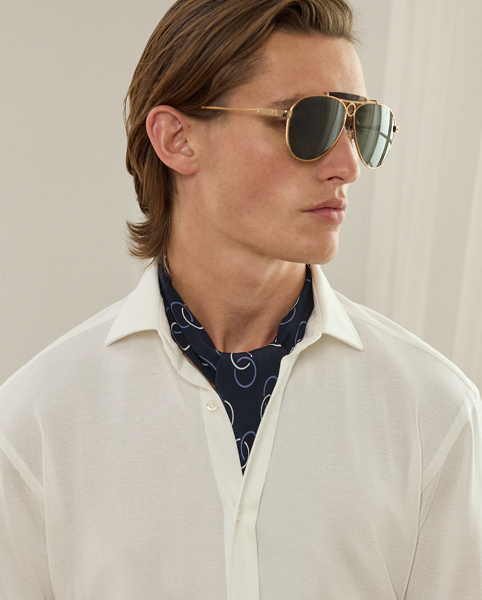 Inspired by two Ralph Lauren Lauren icons, this piece combines the refined silhouette of Purple Label's signature spread-collar shirt with the comfort and ease of our Polo shirt's cotton piqué fabric.