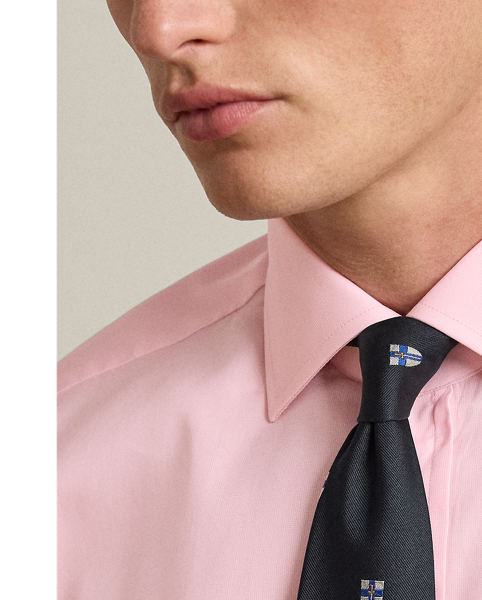 Meticulously crafted in Italy, this houndstooth shirt exemplifies sartorial excellence with its silky, super-fine cotton twill and genuine mother-of-pearl buttons. The precise compact weave of the cloth delivers superior colour brilliance, beautifully showcasing the bespoke hue, which was custom-developed with a storied Italian mill.