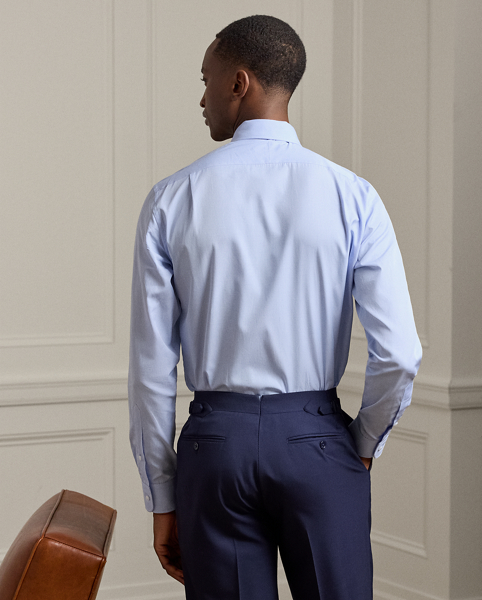 Meticulously crafted in Italy, this houndstooth shirt exemplifies sartorial excellence with its silky, super-fine cotton twill and genuine mother-of-pearl buttons. The precise compact weave of the cloth delivers superior colour brilliance, beautifully showcasing the bespoke hue, which was custom-developed with a storied Italian mill.