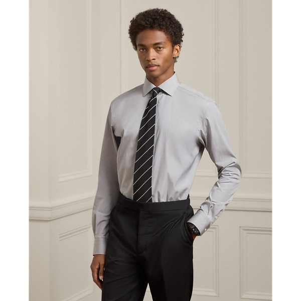 Meticulously crafted in Italy, this shirt exemplifies sartorial excellence through its use of fine cotton in an end-on-end construction. Each element demonstrates superior craftsmanship – from the sophisticated silhouette to the genuine mother-of-pearl buttons.