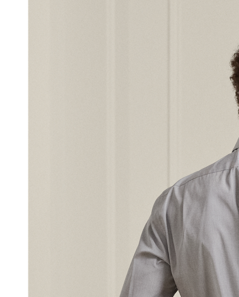 Meticulously crafted in Italy, this shirt exemplifies sartorial excellence through its use of fine cotton in an end-on-end construction. Each element demonstrates superior craftsmanship – from the sophisticated silhouette to the genuine mother-of-pearl buttons.